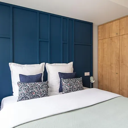 New - Appt Style Le Corbusier Avec Balcon - 8 Pers Apartment