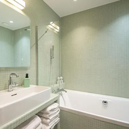 New - Appt Style Le Corbusier Avec Balcon - 8 Pers * Paris