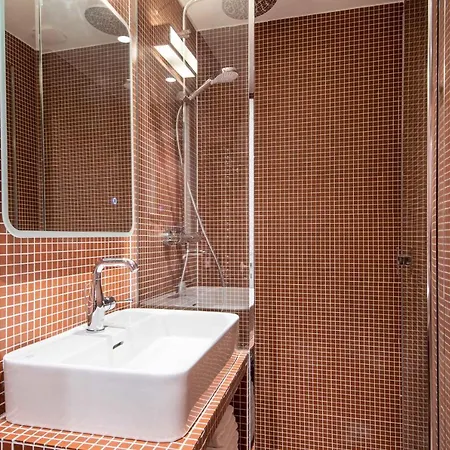 New - Appt Style Le Corbusier Avec Balcon - 8 Pers Paris