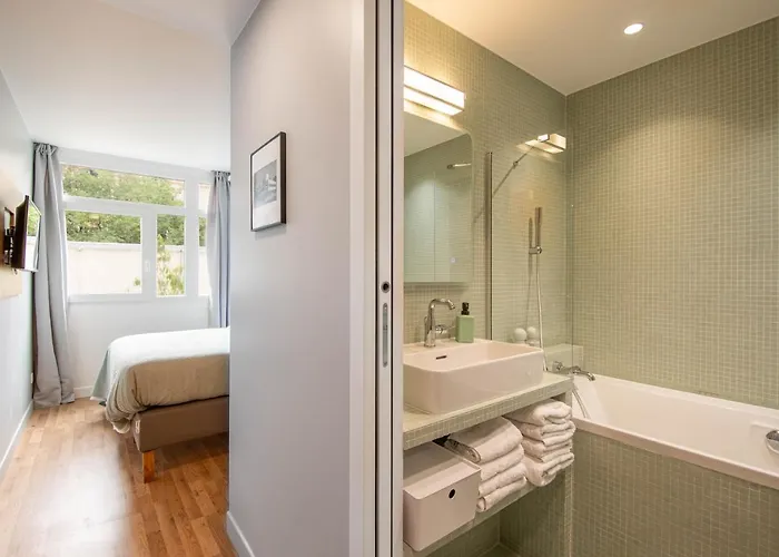 New - Appt Style Le Corbusier Avec Balcon - 8 Pers * Paris